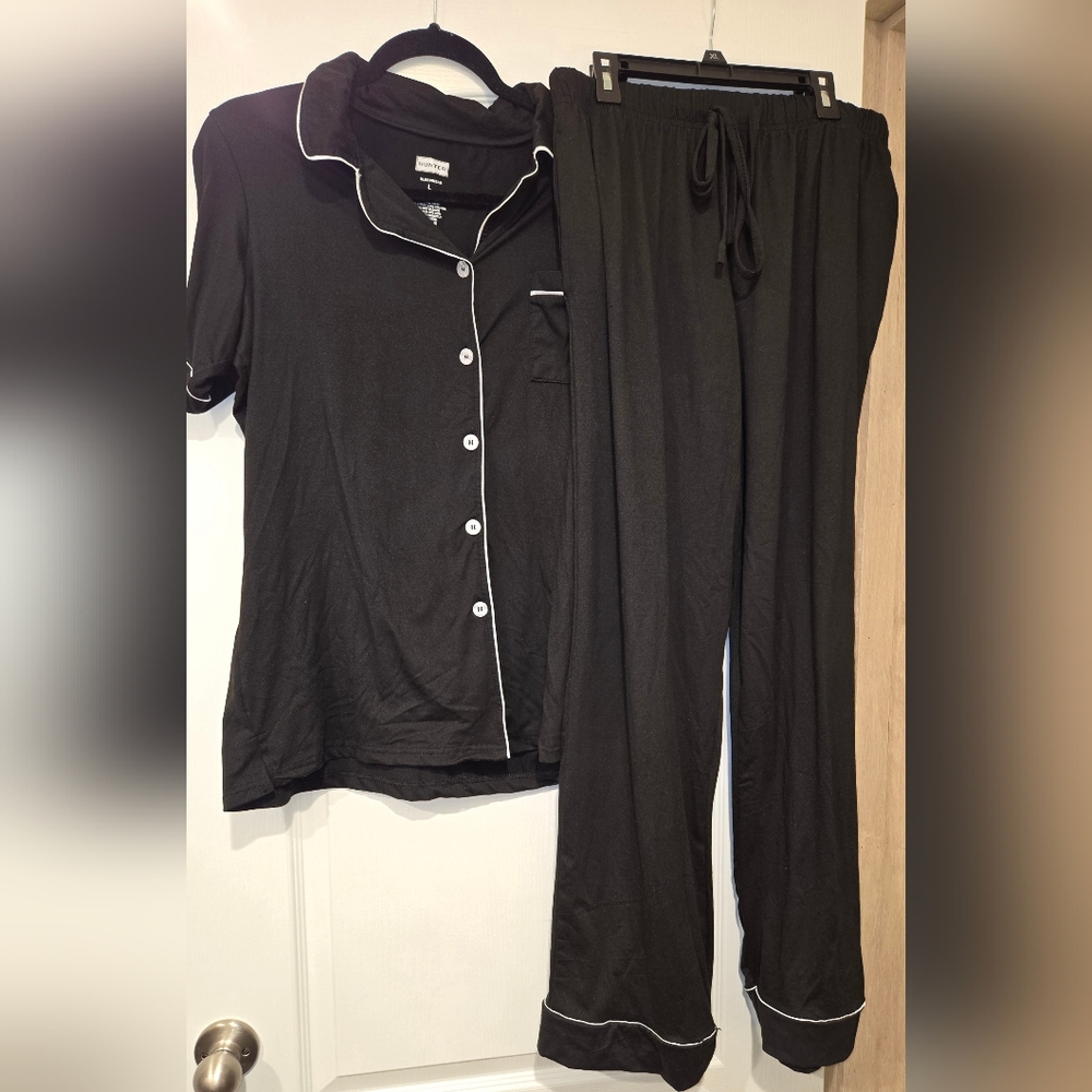 Like New Womens Hunter Pajama Set Size-Large